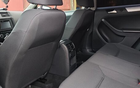 Volkswagen Jetta VI, 2013 год, 1 250 000 рублей, 15 фотография