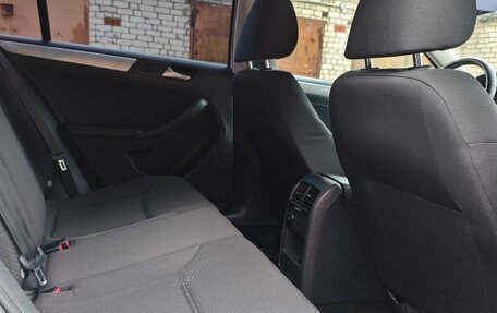 Volkswagen Jetta VI, 2013 год, 1 250 000 рублей, 13 фотография