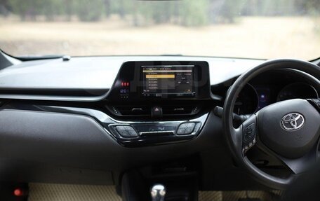 Toyota C-HR I рестайлинг, 2019 год, 1 750 000 рублей, 14 фотография