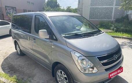 Hyundai Grand Starex Grand Starex I рестайлинг 2, 2012 год, 1 790 000 рублей, 2 фотография