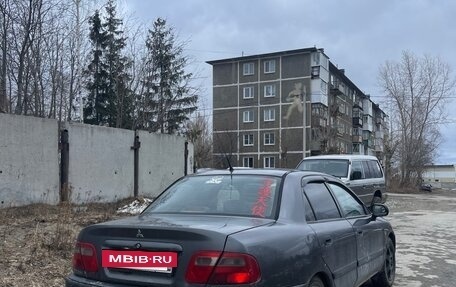 Mitsubishi Carisma I, 2001 год, 135 000 рублей, 3 фотография