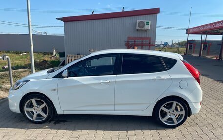 Hyundai Solaris II рестайлинг, 2013 год, 780 000 рублей, 3 фотография