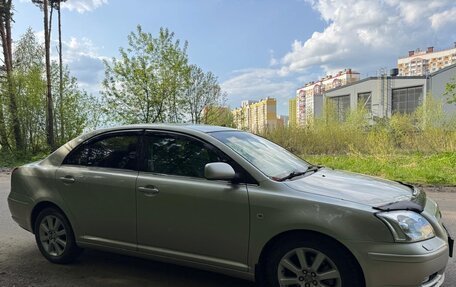 Toyota Avensis III рестайлинг, 2005 год, 660 000 рублей, 3 фотография
