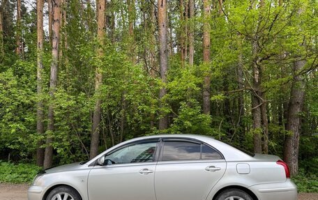 Toyota Avensis III рестайлинг, 2005 год, 660 000 рублей, 4 фотография