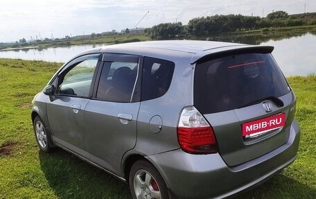 Honda Fit III, 2002 год, 350 000 рублей, 2 фотография