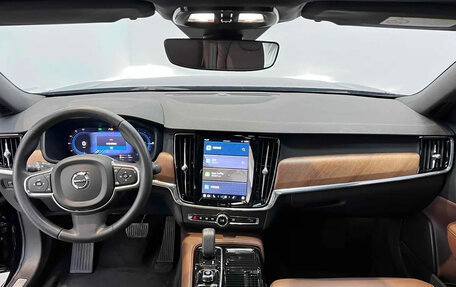 Volvo S90 II рестайлинг, 2022 год, 3 740 000 рублей, 3 фотография