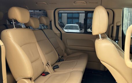 Hyundai H-1 II рестайлинг, 2015 год, 1 900 000 рублей, 10 фотография