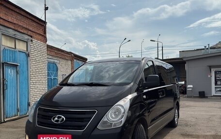 Hyundai H-1 II рестайлинг, 2015 год, 1 900 000 рублей, 2 фотография