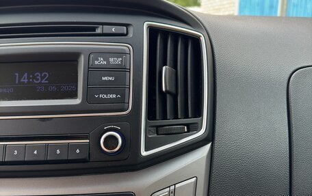 Hyundai H-1 II рестайлинг, 2015 год, 1 900 000 рублей, 24 фотография