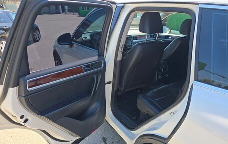 Volkswagen Touareg III, 2011 год, 2 090 000 рублей, 24 фотография