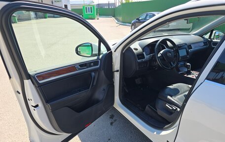 Volkswagen Touareg III, 2011 год, 2 090 000 рублей, 21 фотография