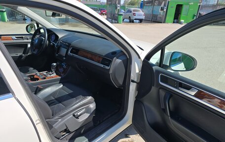 Volkswagen Touareg III, 2011 год, 2 090 000 рублей, 29 фотография
