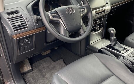 Toyota Land Cruiser Prado 150 рестайлинг 2, 2021 год, 7 350 000 рублей, 6 фотография