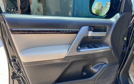 Toyota Land Cruiser 200, 2010 год, 2 850 000 рублей, 21 фотография