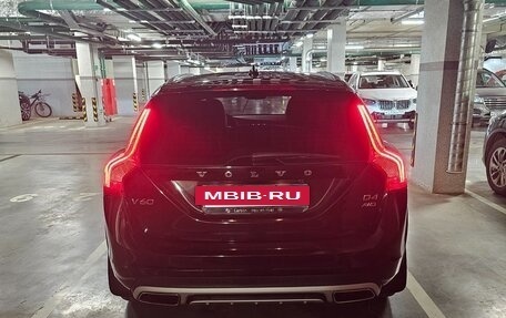 Volvo V60 Cross Country II, 2018 год, 2 650 000 рублей, 7 фотография