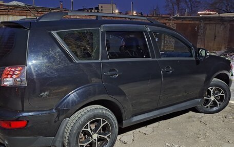 Mitsubishi Outlander III рестайлинг 3, 2011 год, 1 250 000 рублей, 18 фотография