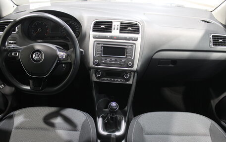 Volkswagen Polo VI (EU Market), 2015 год, 835 000 рублей, 5 фотография