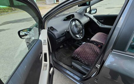 Toyota Yaris III рестайлинг, 2008 год, 500 000 рублей, 4 фотография