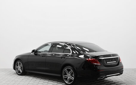 Mercedes-Benz E-Класс, 2020 год, 3 690 000 рублей, 4 фотография