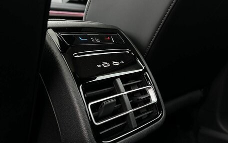 Volkswagen Tiguan, 2024 год, 4 567 000 рублей, 16 фотография
