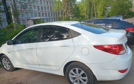 Hyundai Solaris II рестайлинг, 2011 год, 850 000 рублей, 3 фотография