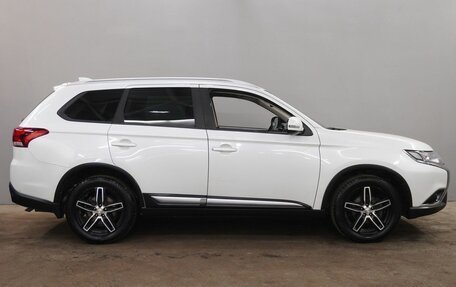 Mitsubishi Outlander III рестайлинг 3, 2019 год, 2 011 000 рублей, 4 фотография