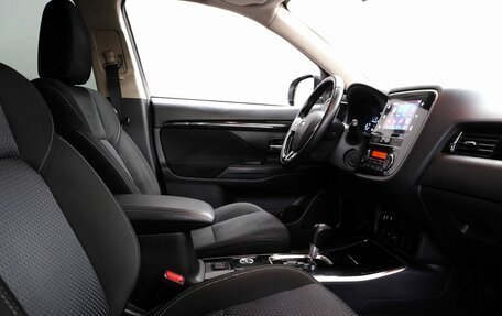 Mitsubishi Outlander III рестайлинг 3, 2019 год, 2 011 000 рублей, 11 фотография