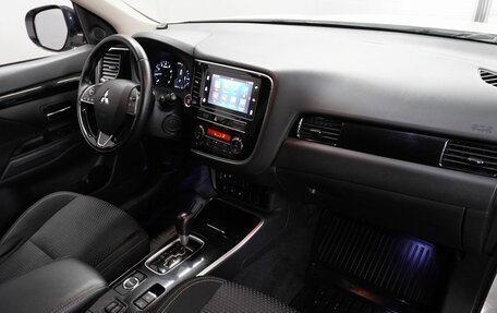Mitsubishi Outlander III рестайлинг 3, 2019 год, 2 011 000 рублей, 10 фотография