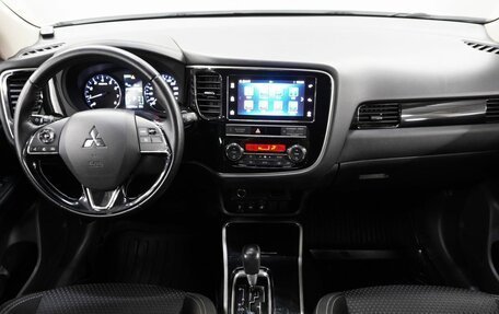 Mitsubishi Outlander III рестайлинг 3, 2019 год, 2 011 000 рублей, 13 фотография
