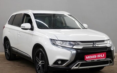 Mitsubishi Outlander III рестайлинг 3, 2019 год, 2 011 000 рублей, 3 фотография