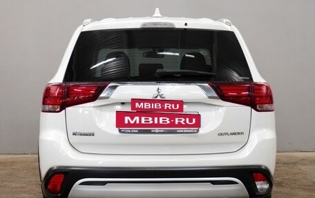 Mitsubishi Outlander III рестайлинг 3, 2019 год, 2 011 000 рублей, 6 фотография