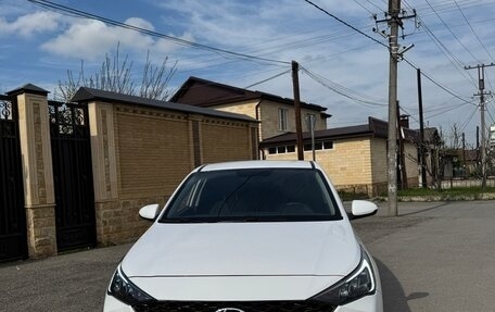 Hyundai Solaris II рестайлинг, 2022 год, 2 000 000 рублей, 3 фотография