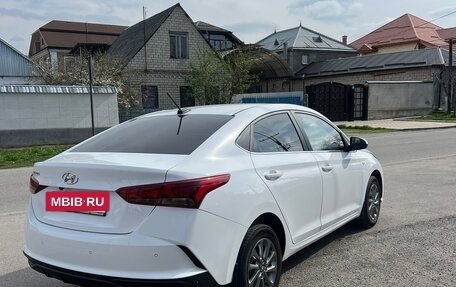 Hyundai Solaris II рестайлинг, 2022 год, 2 000 000 рублей, 2 фотография