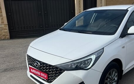 Hyundai Solaris II рестайлинг, 2022 год, 2 000 000 рублей, 12 фотография
