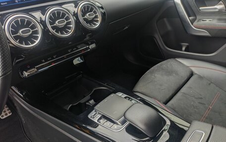 Mercedes-Benz CLA, 2019 год, 3 050 000 рублей, 5 фотография