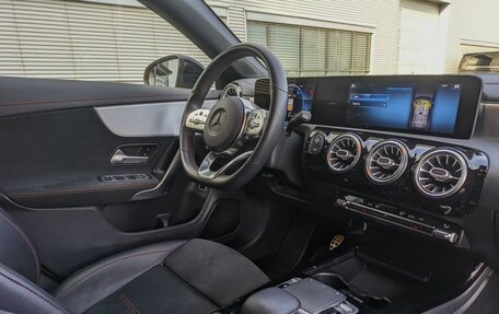 Mercedes-Benz CLA, 2019 год, 3 050 000 рублей, 26 фотография