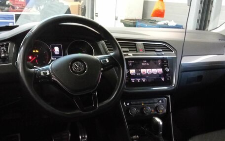 Volkswagen Tiguan II, 2018 год, 1 939 000 рублей, 5 фотография