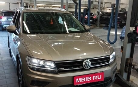 Volkswagen Tiguan II, 2018 год, 1 939 000 рублей, 2 фотография