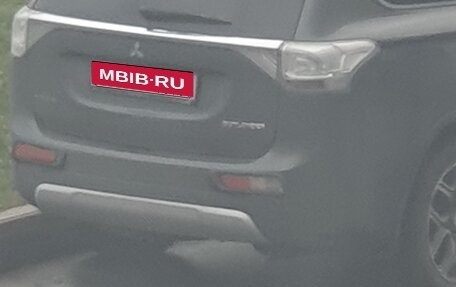 Mitsubishi Outlander III рестайлинг 3, 2014 год, 1 400 000 рублей, 3 фотография