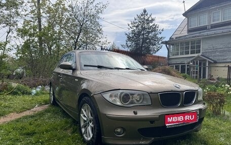 BMW 1 серия, 2006 год, 630 000 рублей, 1 фотография