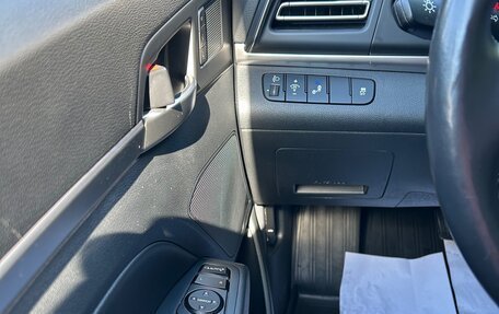 Hyundai Elantra VI рестайлинг, 2019 год, 1 800 000 рублей, 8 фотография
