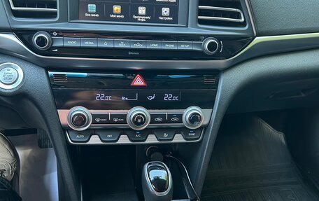 Hyundai Elantra VI рестайлинг, 2019 год, 1 800 000 рублей, 9 фотография