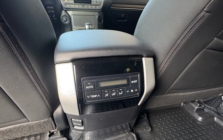 Toyota Land Cruiser Prado 150 рестайлинг 2, 2021 год, 6 800 000 рублей, 10 фотография