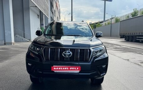 Toyota Land Cruiser Prado 150 рестайлинг 2, 2021 год, 6 800 000 рублей, 2 фотография