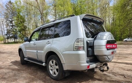 Mitsubishi Pajero IV, 2011 год, 2 240 000 рублей, 3 фотография