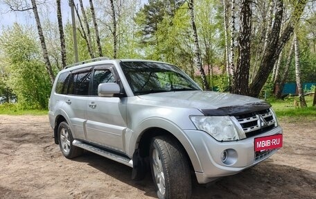 Mitsubishi Pajero IV, 2011 год, 2 240 000 рублей, 2 фотография