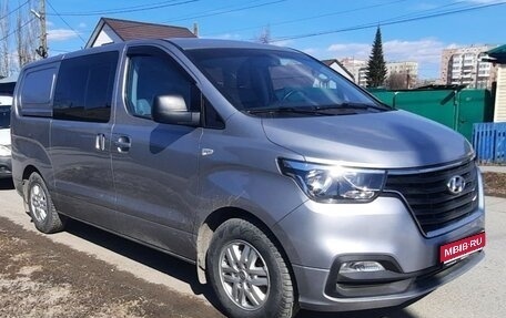 Hyundai Grand Starex Grand Starex I рестайлинг 2, 2019 год, 3 300 000 рублей, 1 фотография