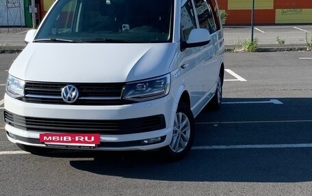 Volkswagen Multivan T6 рестайлинг, 2019 год, 3 100 000 рублей, 2 фотография
