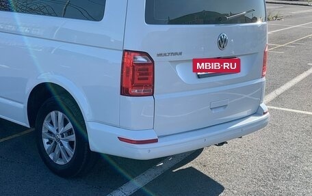 Volkswagen Multivan T6 рестайлинг, 2019 год, 3 100 000 рублей, 7 фотография