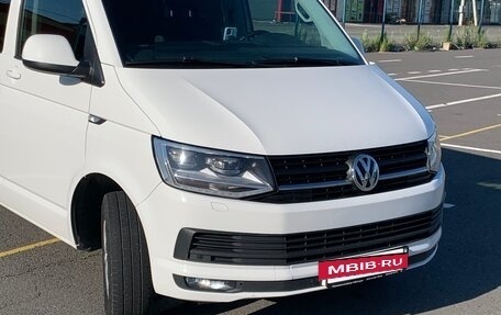 Volkswagen Multivan T6 рестайлинг, 2019 год, 3 100 000 рублей, 8 фотография